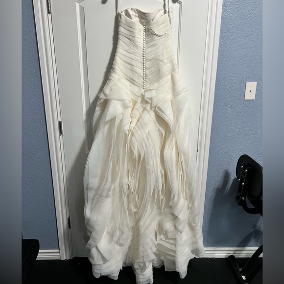 Vera Wang White wedding Dress NEVER WORN new with tags - Picture 2 of 3